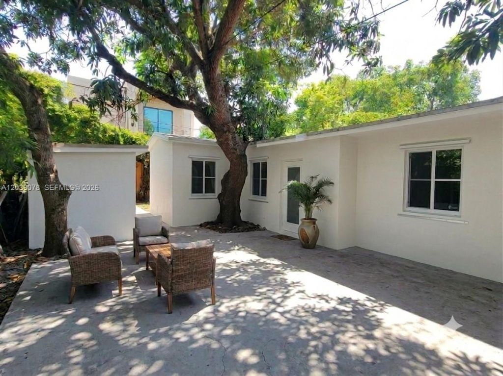 75 NE 49th St, Miami, FL 33137 Photo