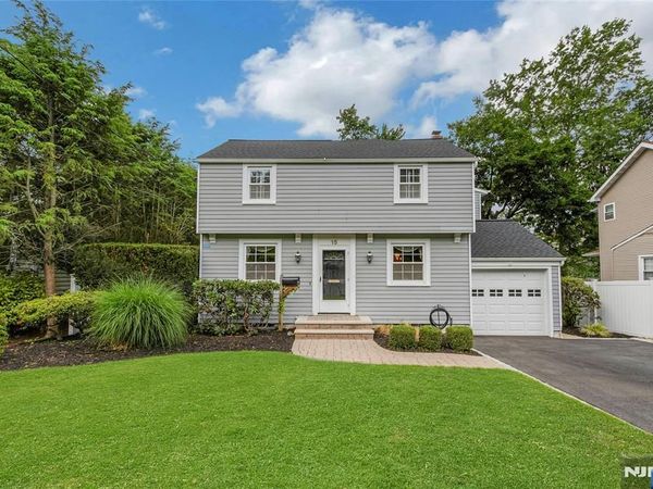 15 Colonial Road, TENAFLY, NJ 07670
