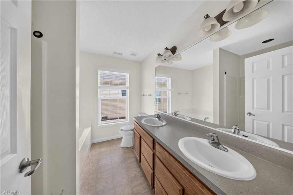 250 Leawood Cir, Naples, FL 34104 Photo