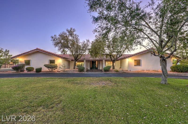 2135 S Cimarron Road, Las Vegas, NV 89117 Main Photo