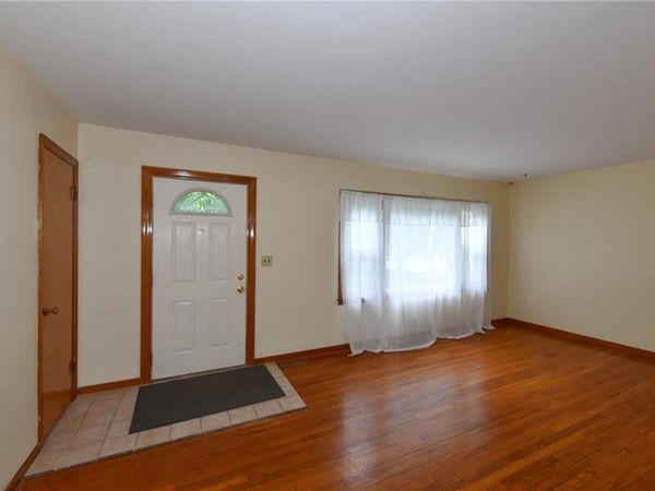 9604 E 32nd Street, Independence, MO 64052