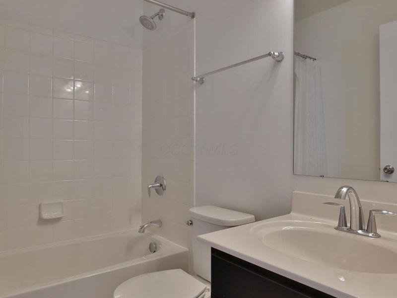 1413 Bloomington Boulevard , Columbus, OH 43228 Photo 24