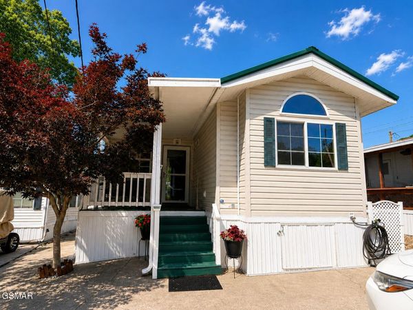 5355 Parkway , Cosby, TN 37722