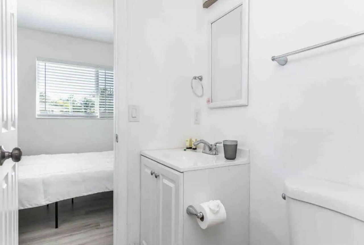 2499 NE 2nd Avenue, Unit B, Boca Raton, FL 33431 Photo