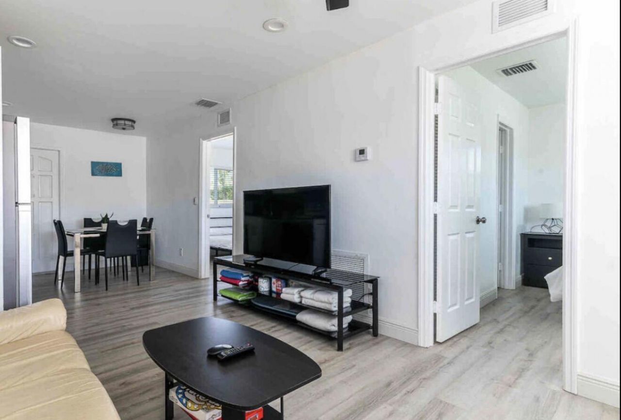 2499 NE 2nd Avenue, Unit B, Boca Raton, FL 33431 Photo