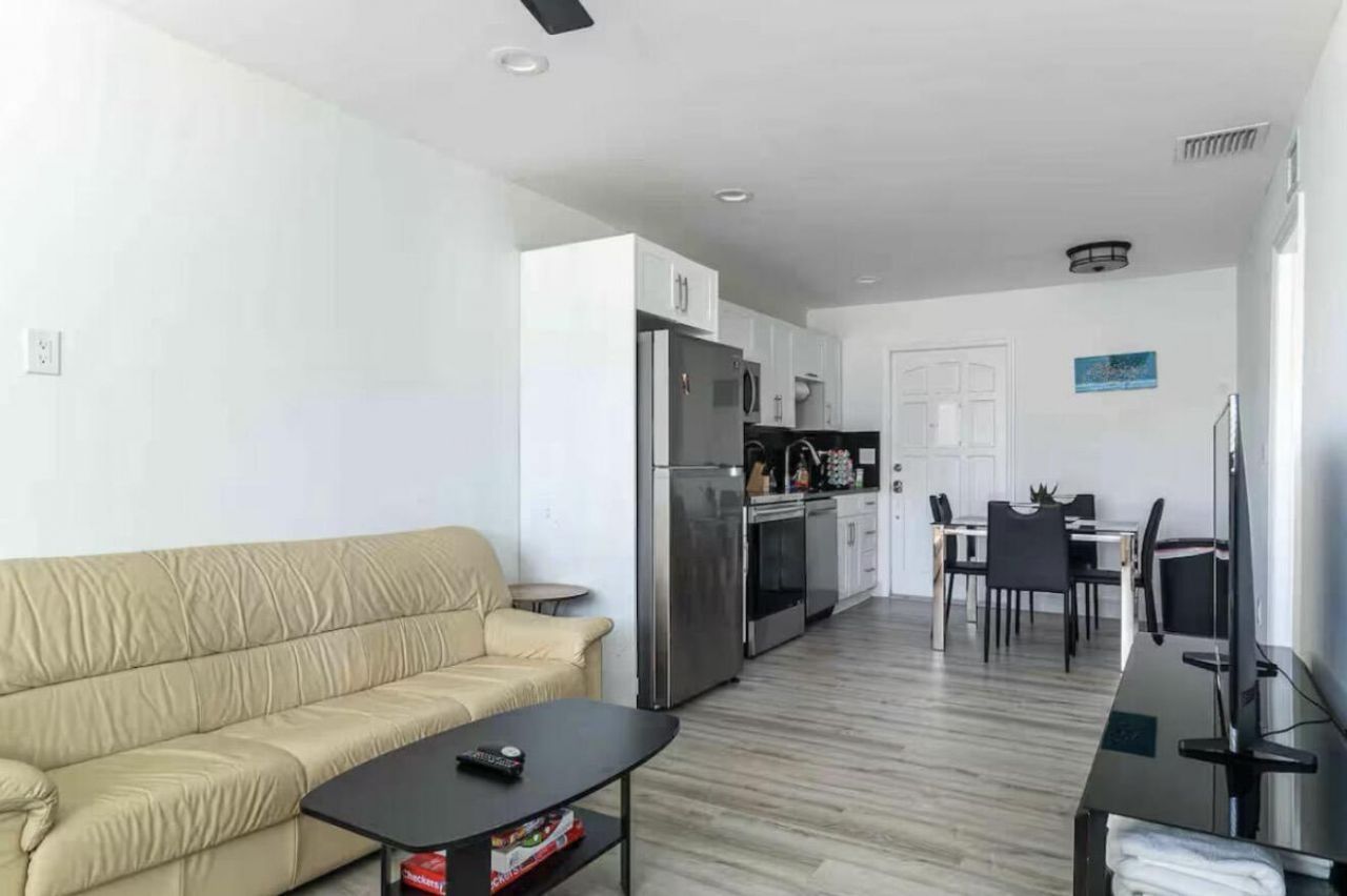 2499 NE 2nd Avenue, Unit B, Boca Raton, FL 33431 Photo