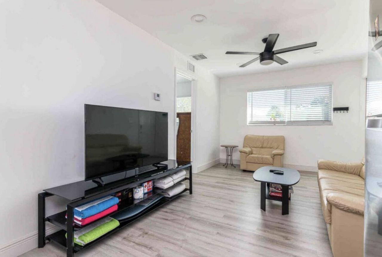 2499 NE 2nd Avenue, Unit B, Boca Raton, FL 33431 Photo