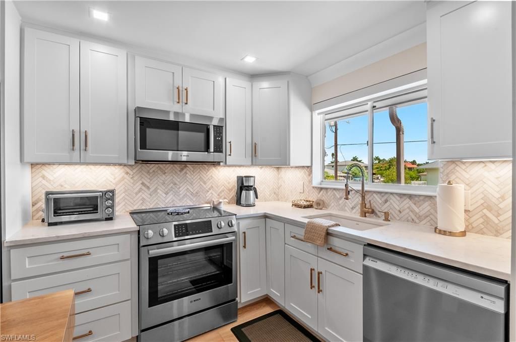 1686 Blue Point Ave , Unit B9, Naples, FL 34102 Photo