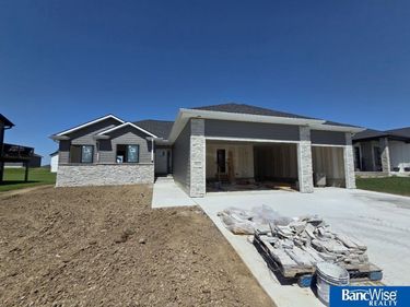 9511 Dalton Drive, Lincoln, NE 68516