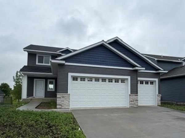 987 45th Avenue NE, Saint Cloud, MN 56304