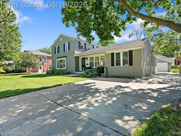 615 Lakepointe Street, Grosse Pointe Park, MI 48230
