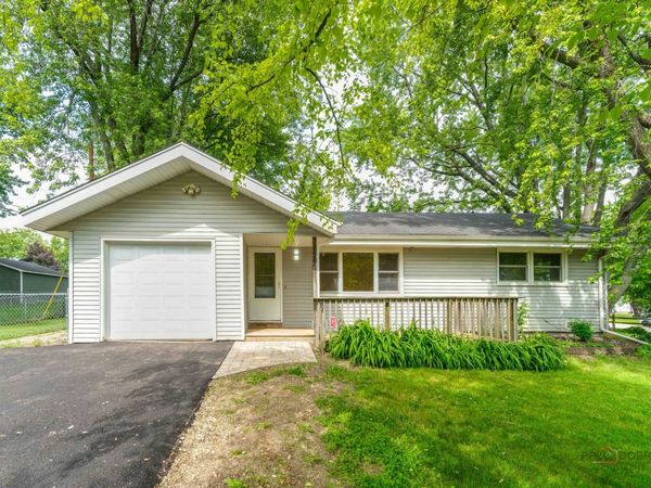 200 S Beck Road , Lindenhurst, IL 60046