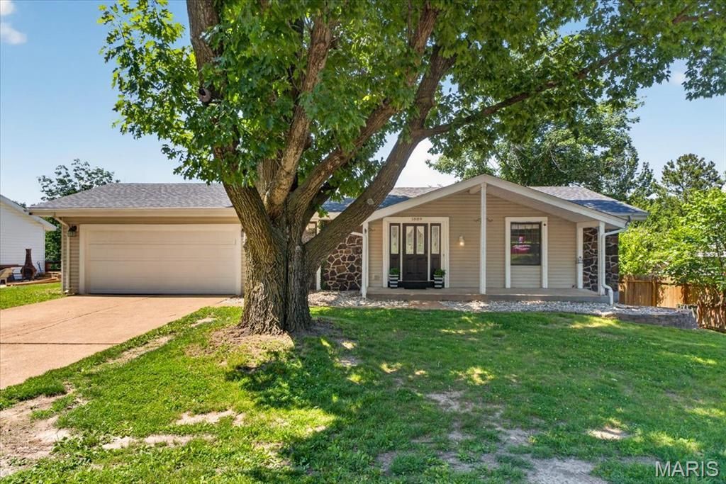 1889 Westbourne Way , Fenton, MO 63026 Main Photo