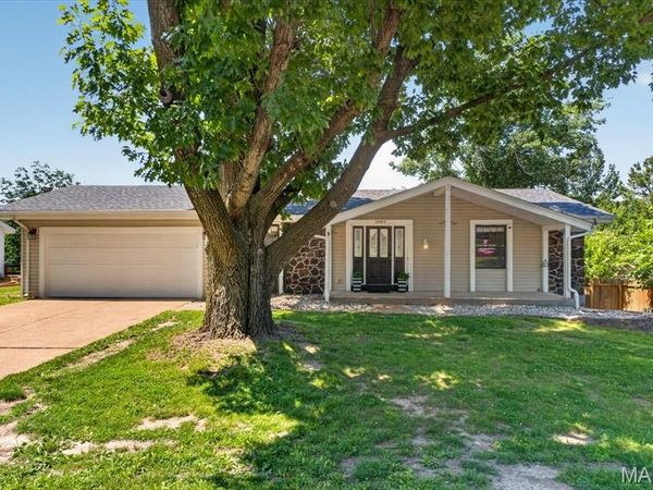 1889 Westbourne Way , Fenton, MO 63026