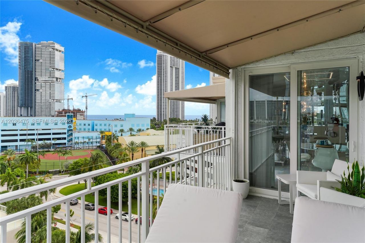 18000 N Bay Rd , Unit 902, Sunny Isles Beach, FL 33160 Photo