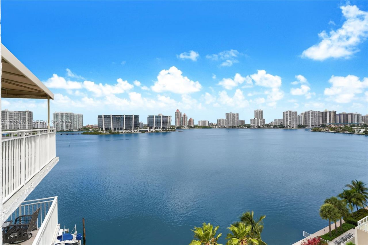 18000 N Bay Rd , Unit 902, Sunny Isles Beach, FL 33160 Photo