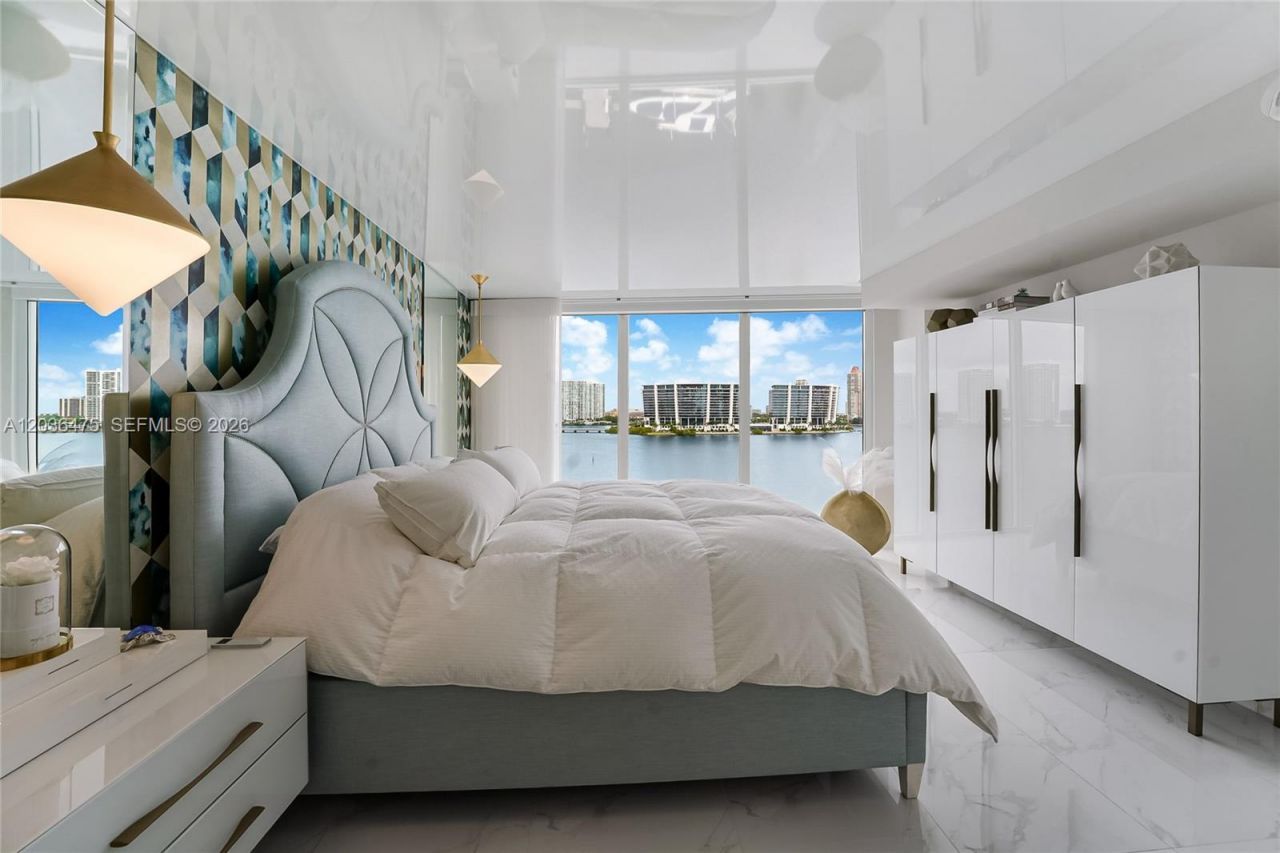 18000 N Bay Rd , Unit 902, Sunny Isles Beach, FL 33160 Photo