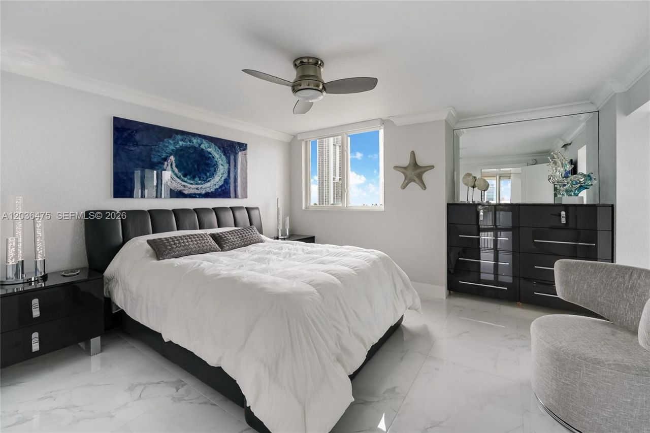 18000 N Bay Rd , Unit 902, Sunny Isles Beach, FL 33160 Photo