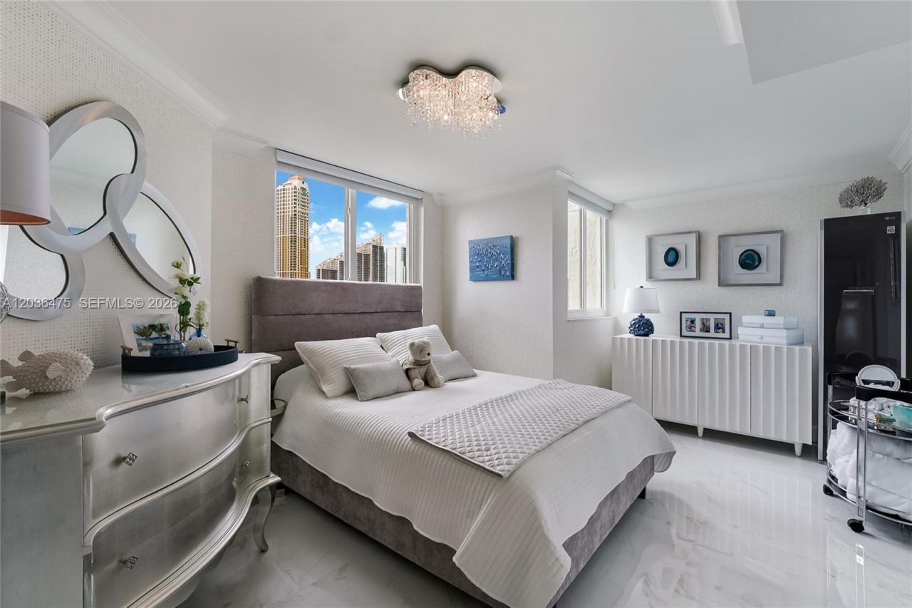 18000 N Bay Rd , Unit 902, Sunny Isles Beach, FL 33160 Photo