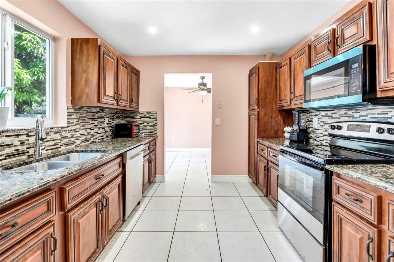 9601 SW 9th Ct , Pembroke Pines, FL 33025 Photo