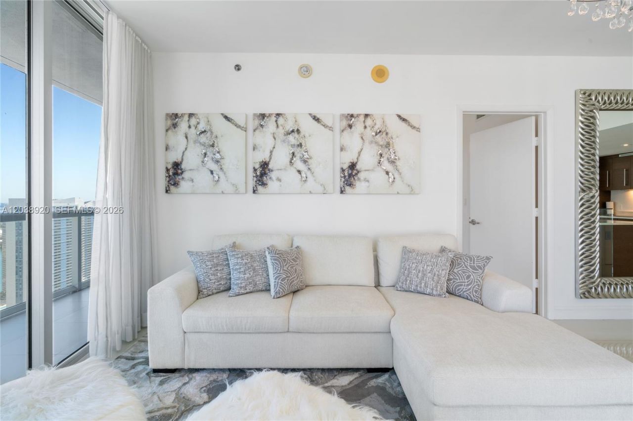 475 Brickell Ave, Unit 4315, Miami, FL 33131 Photo