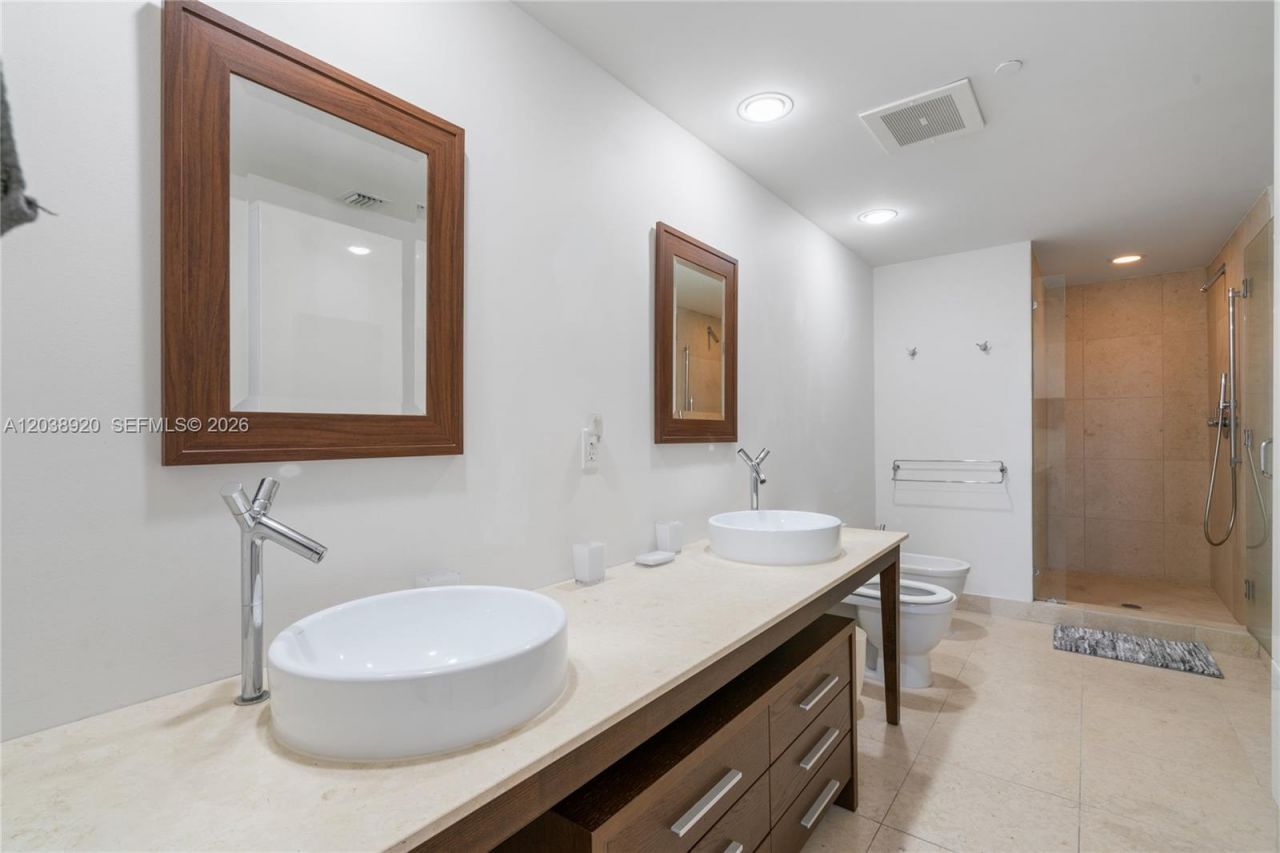 475 Brickell Ave, Unit 4315, Miami, FL 33131 Photo