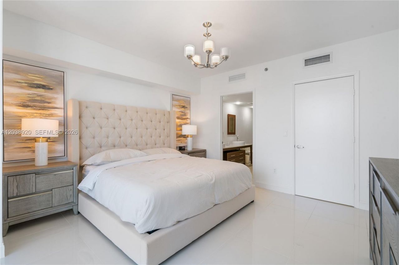 475 Brickell Ave, Unit 4315, Miami, FL 33131 Photo
