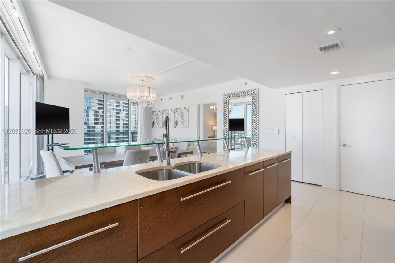 475 Brickell Ave, Unit 4315, Miami, FL 33131 Photo