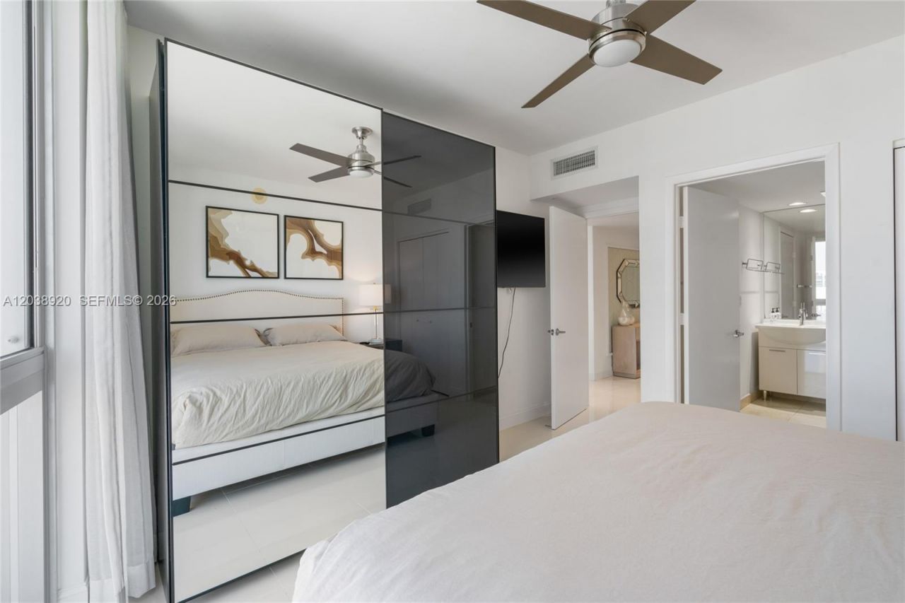 475 Brickell Ave, Unit 4315, Miami, FL 33131 Photo
