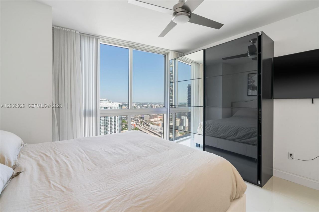 475 Brickell Ave, Unit 4315, Miami, FL 33131 Photo