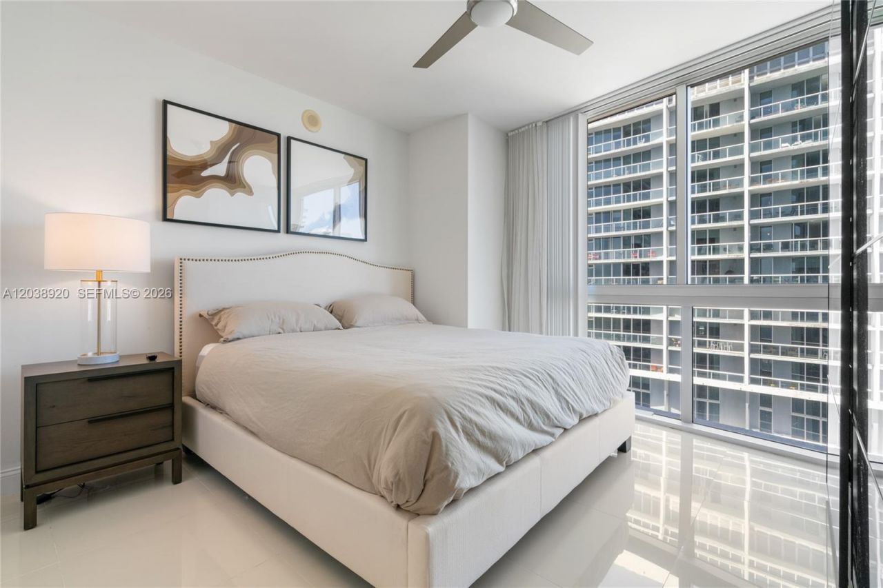 475 Brickell Ave, Unit 4315, Miami, FL 33131 Photo