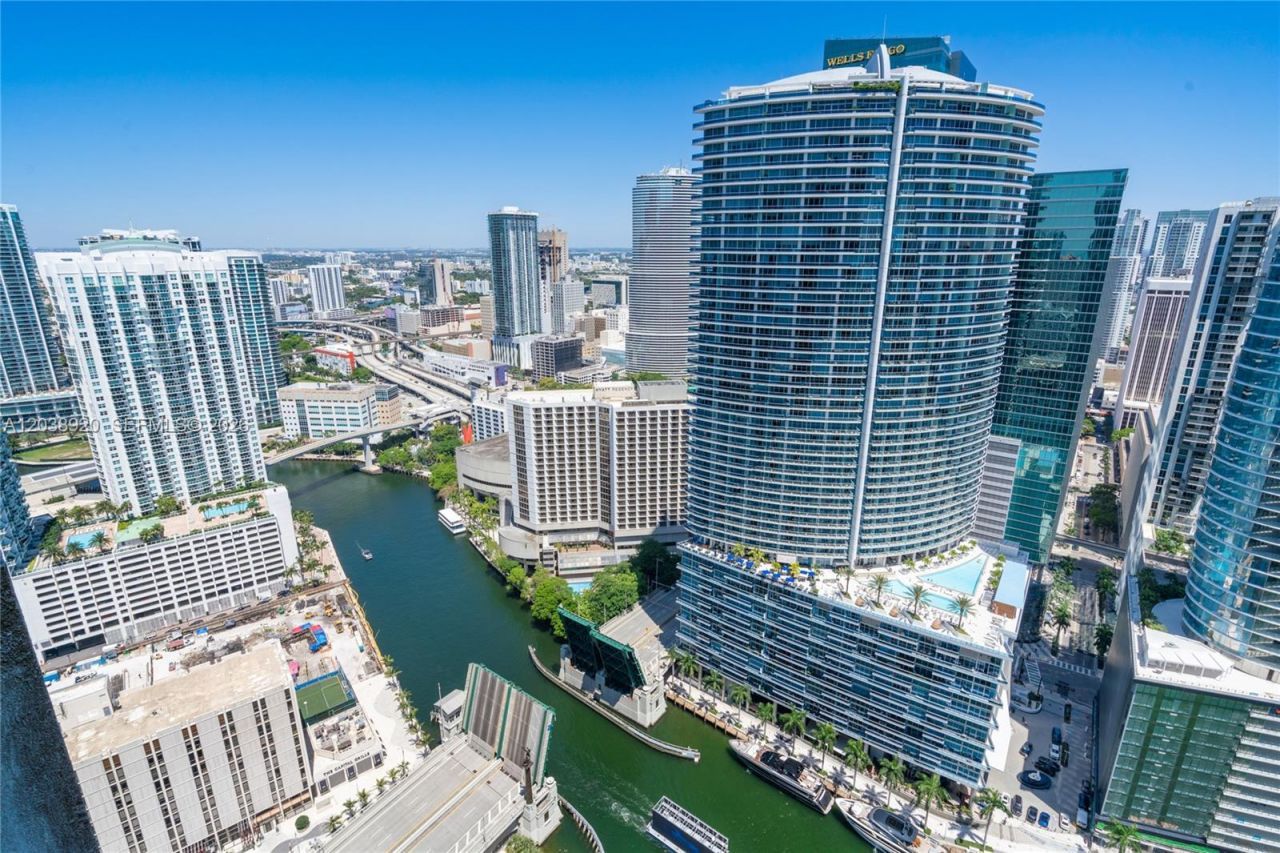 475 Brickell Ave, Unit 4315, Miami, FL 33131 Photo