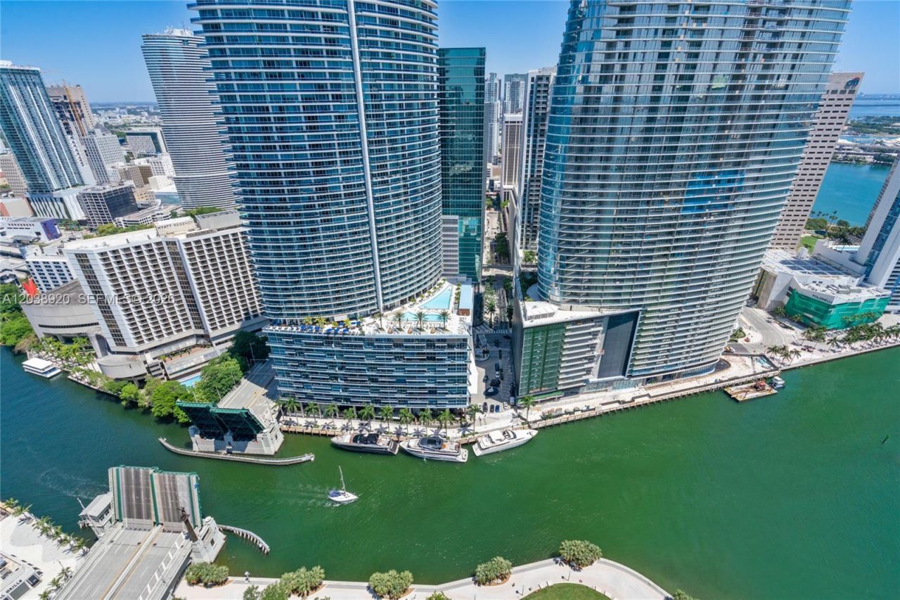 475 Brickell Ave, Unit 4315, Miami, FL 33131 Photo