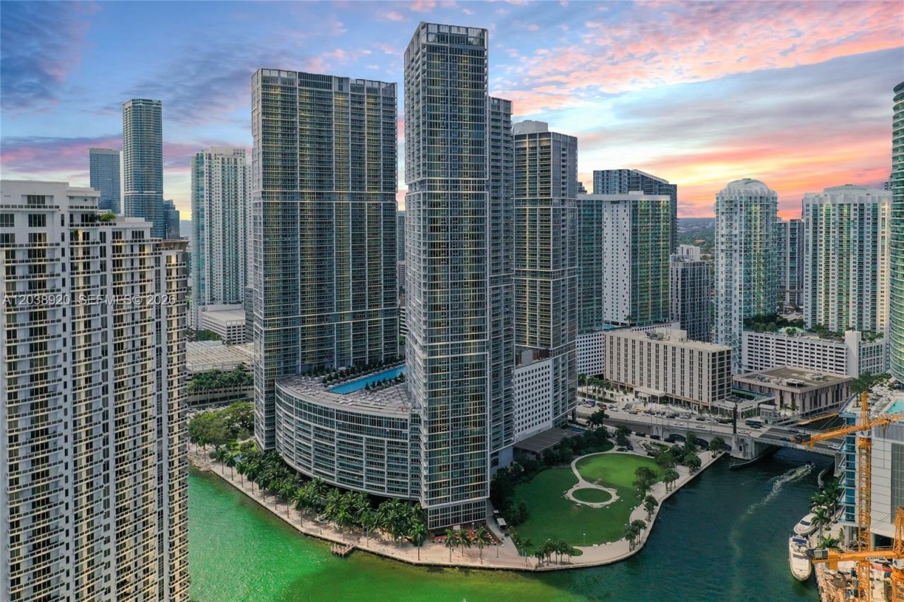 475 Brickell Ave, Unit 4315, Miami, FL 33131 Photo