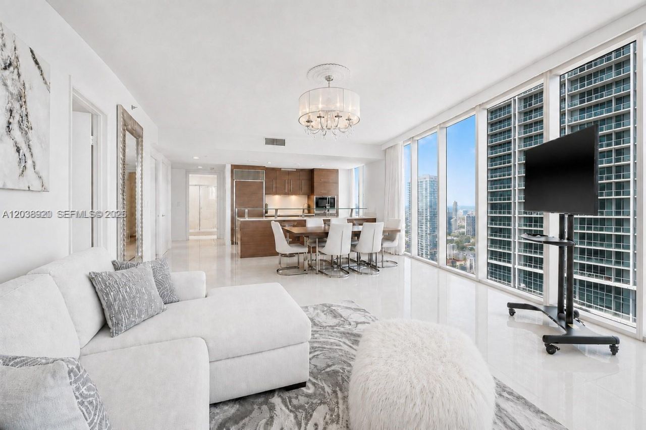 475 Brickell Ave, Unit 4315, Miami, FL 33131 Photo