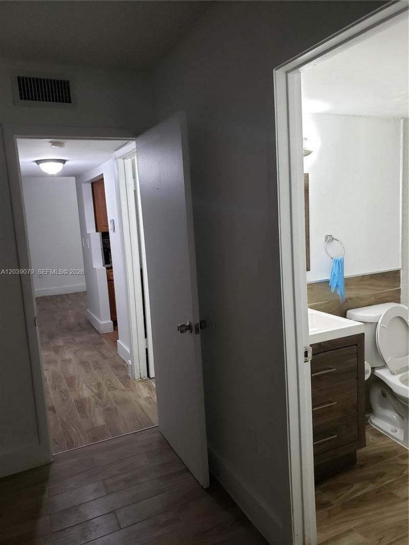 8075 NW 7th St , Unit 115, Miami, FL 33126 Photo
