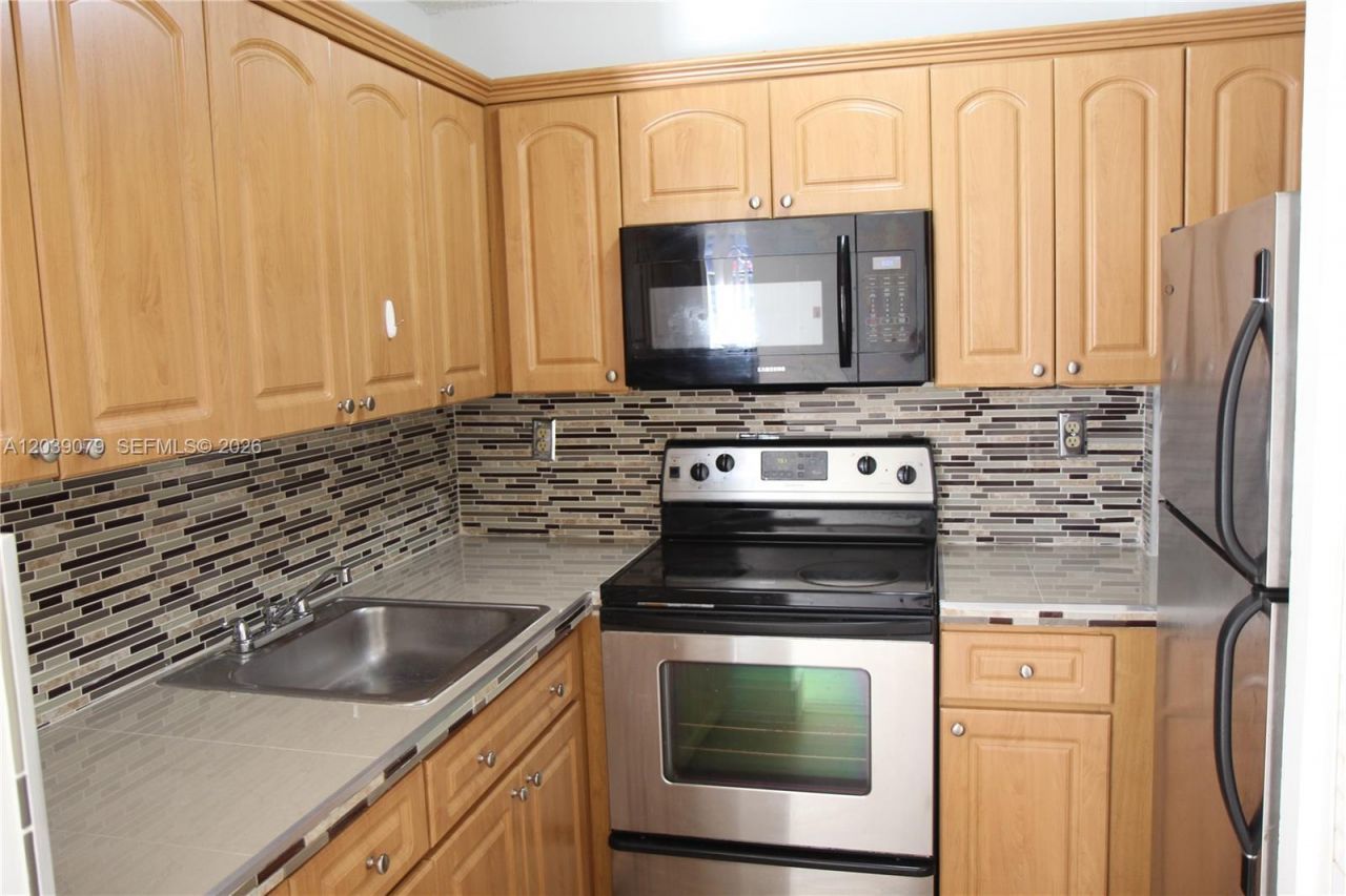 8075 NW 7th St , Unit 115, Miami, FL 33126 Photo