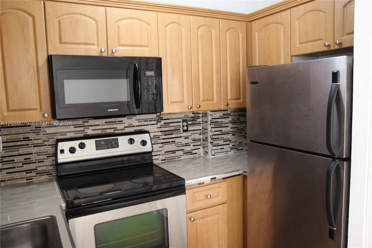8075 NW 7th St , Unit 115, Miami, FL 33126 Photo