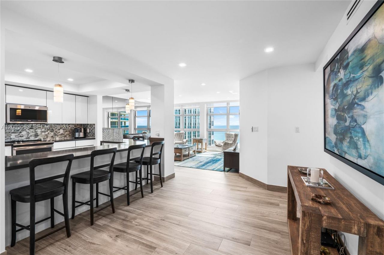5055 Collins Ave, Unit 10H, Miami Beach, FL 33140 Photo