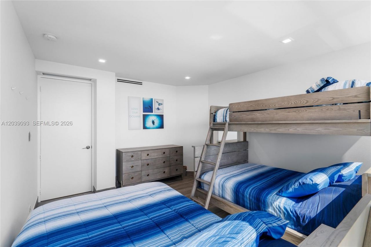 5055 Collins Ave, Unit 10H, Miami Beach, FL 33140 Photo