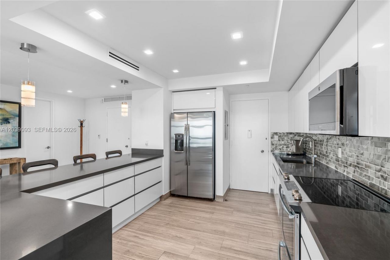 5055 Collins Ave, Unit 10H, Miami Beach, FL 33140 Photo