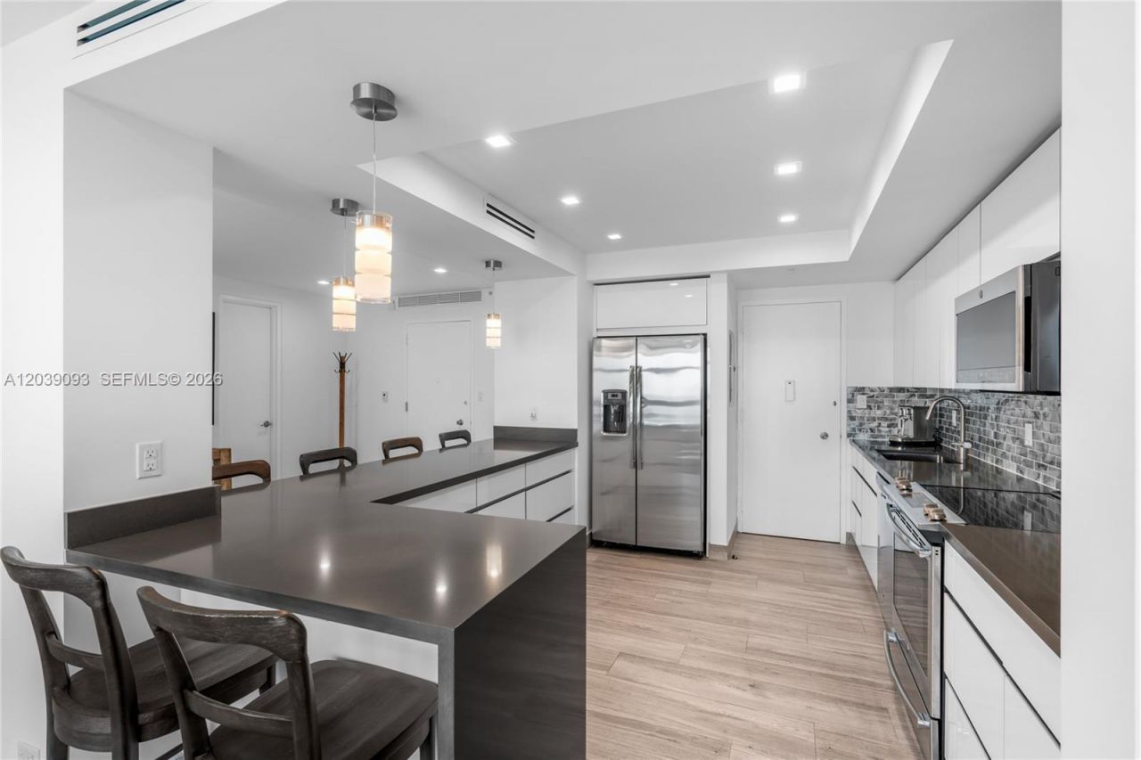 5055 Collins Ave, Unit 10H, Miami Beach, FL 33140 Photo