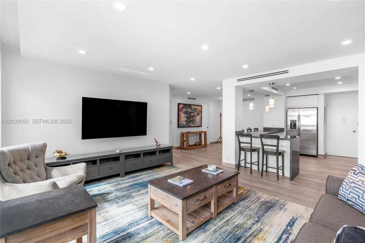 5055 Collins Ave, Unit 10H, Miami Beach, FL 33140 Photo