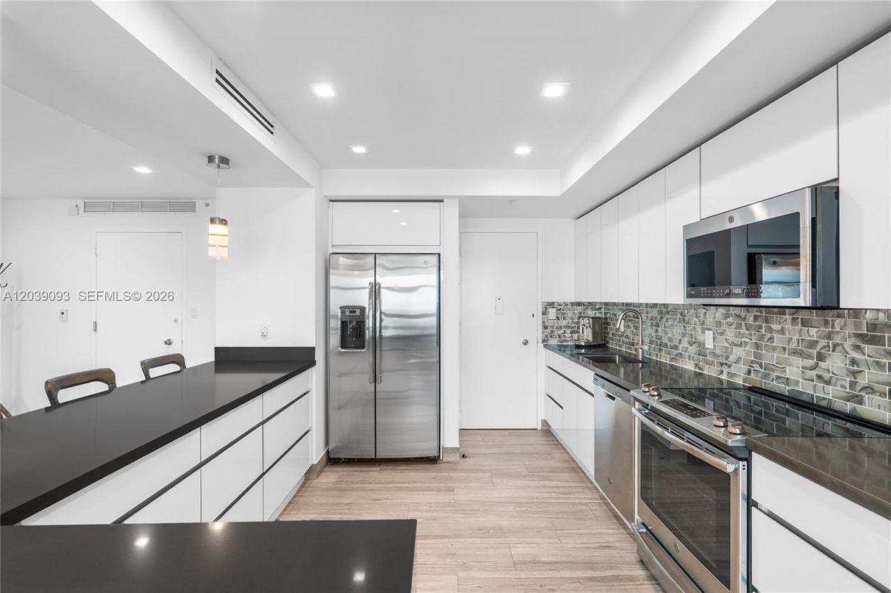 5055 Collins Ave, Unit 10H, Miami Beach, FL 33140 Photo