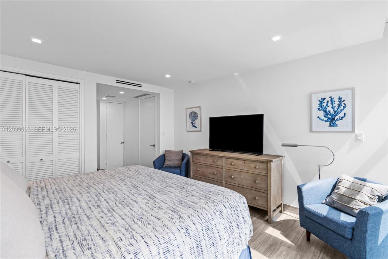 5055 Collins Ave, Unit 10H, Miami Beach, FL 33140 Photo