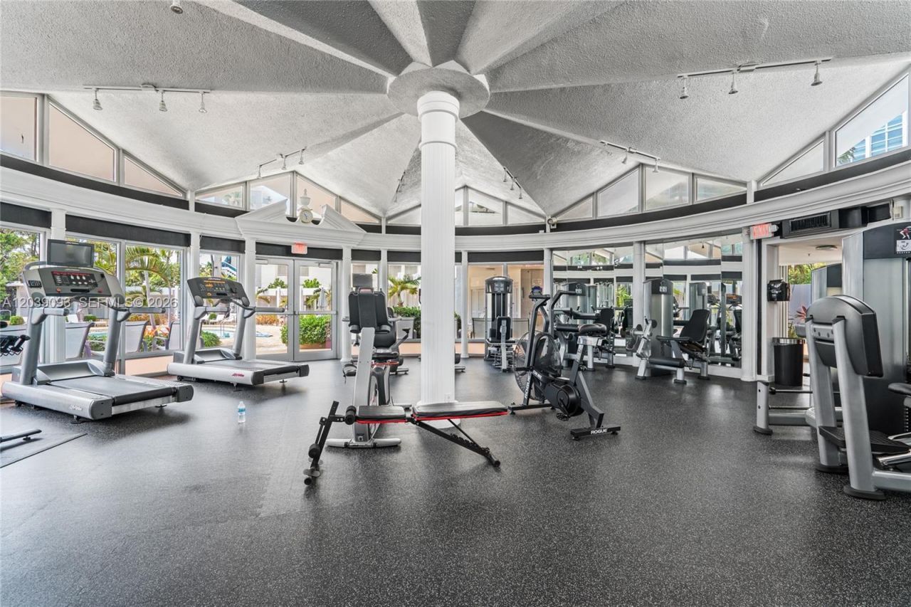 5055 Collins Ave, Unit 10H, Miami Beach, FL 33140 Photo