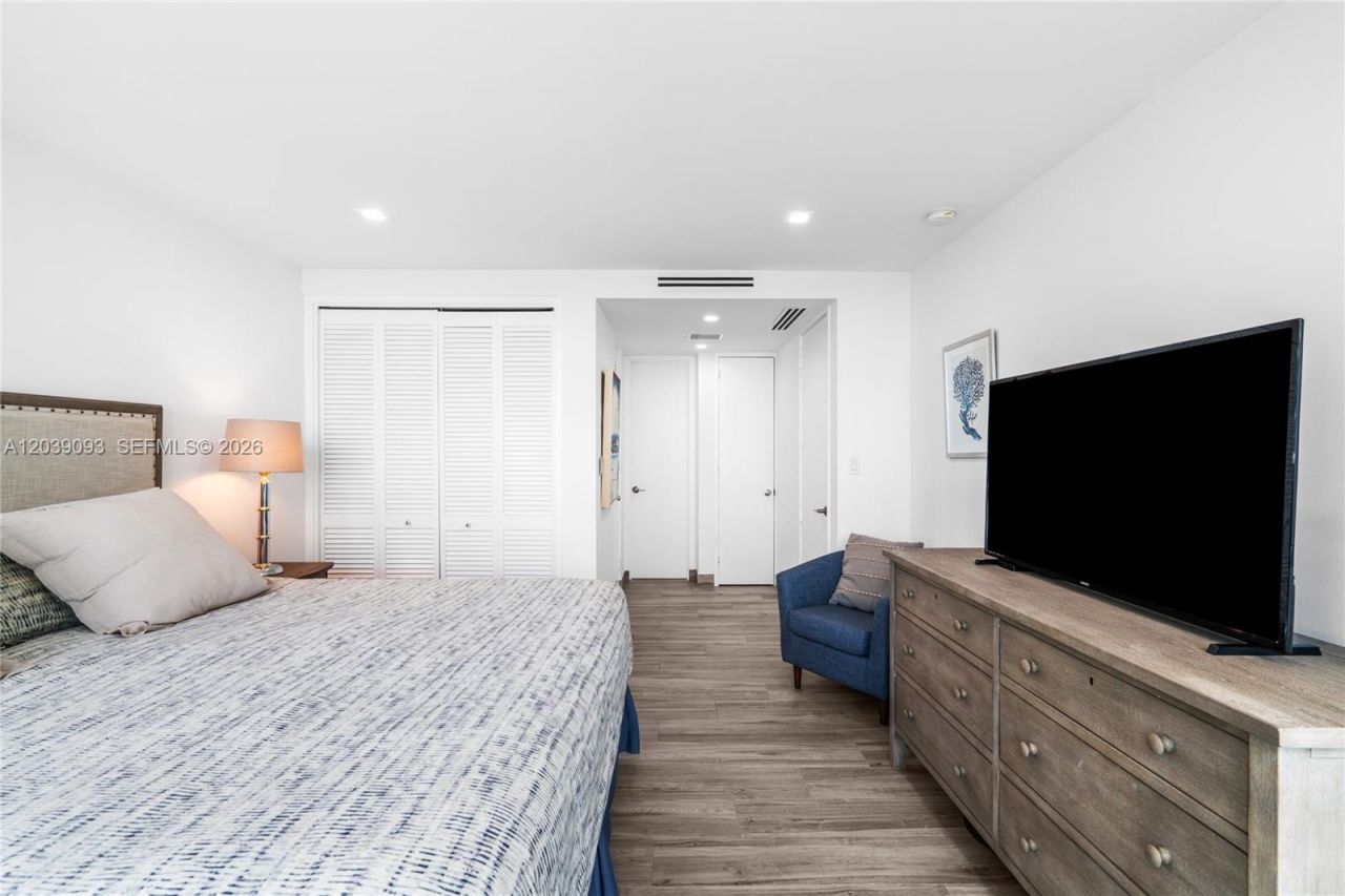 5055 Collins Ave, Unit 10H, Miami Beach, FL 33140 Photo