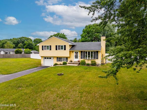 63 Rossman Circle, Hudson, NY 12534