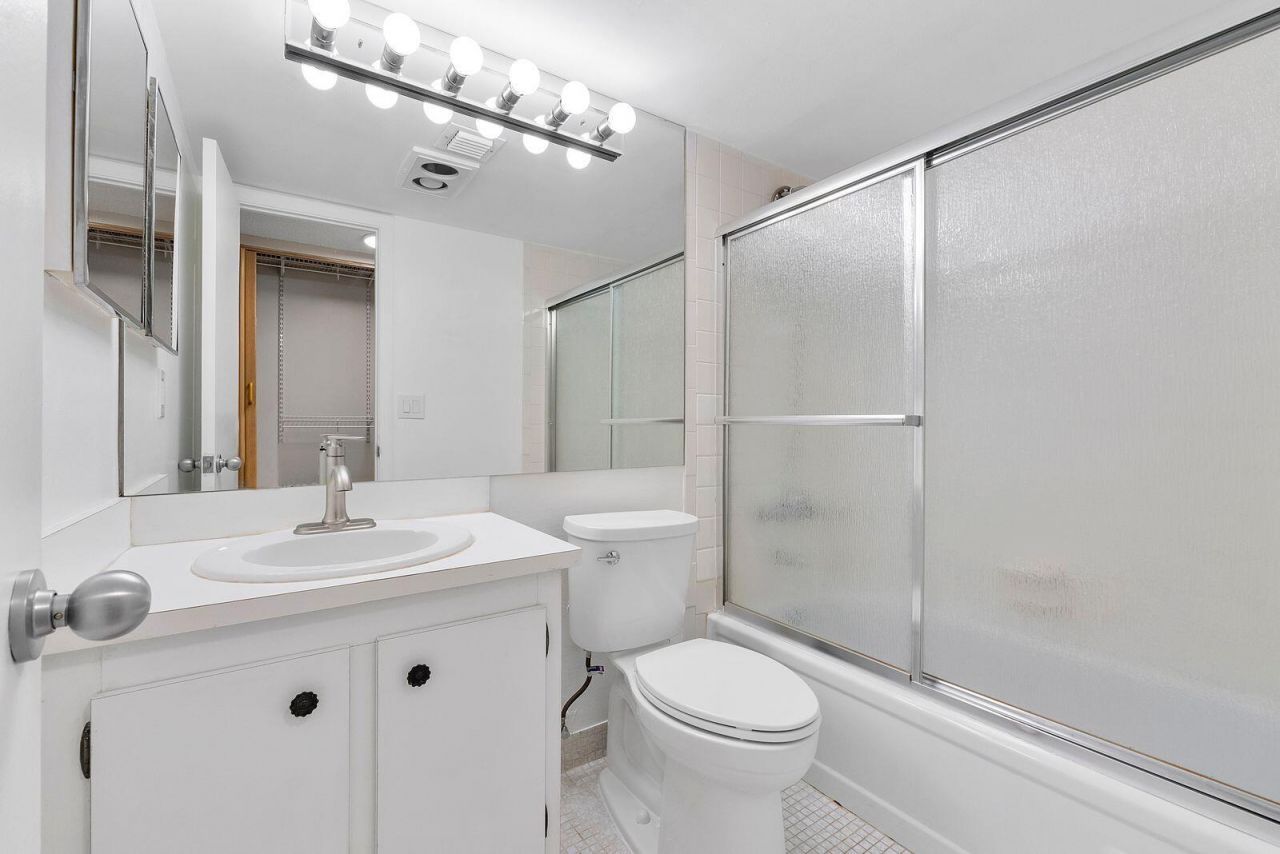 9450 Poinciana Place, Unit 211, Davie, FL 33324 Photo
