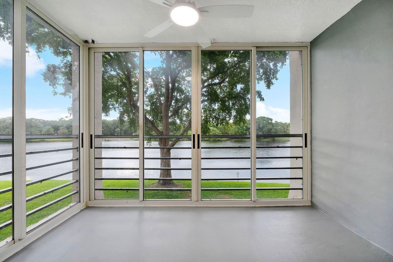 9450 Poinciana Place, Unit 211, Davie, FL 33324 Photo